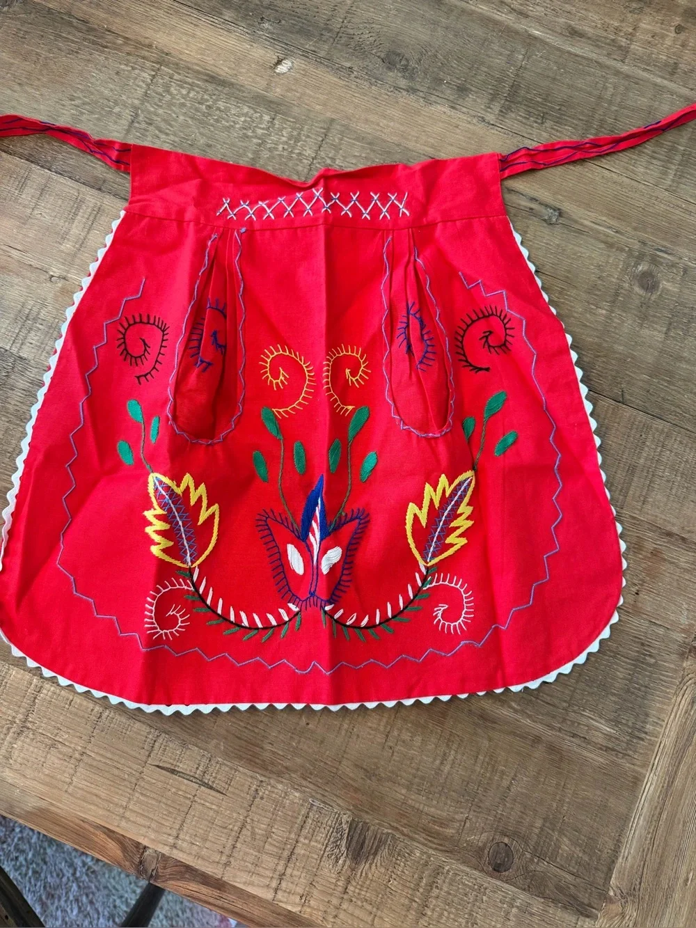 Vintage Folk Art Embroidered Half Apron. Dopamine | Southwestern | Portugese